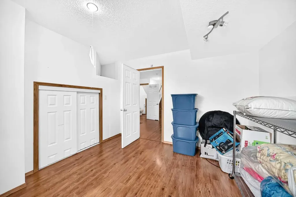 98 Country Hills Heights NW Calgary AB T3K4Y6