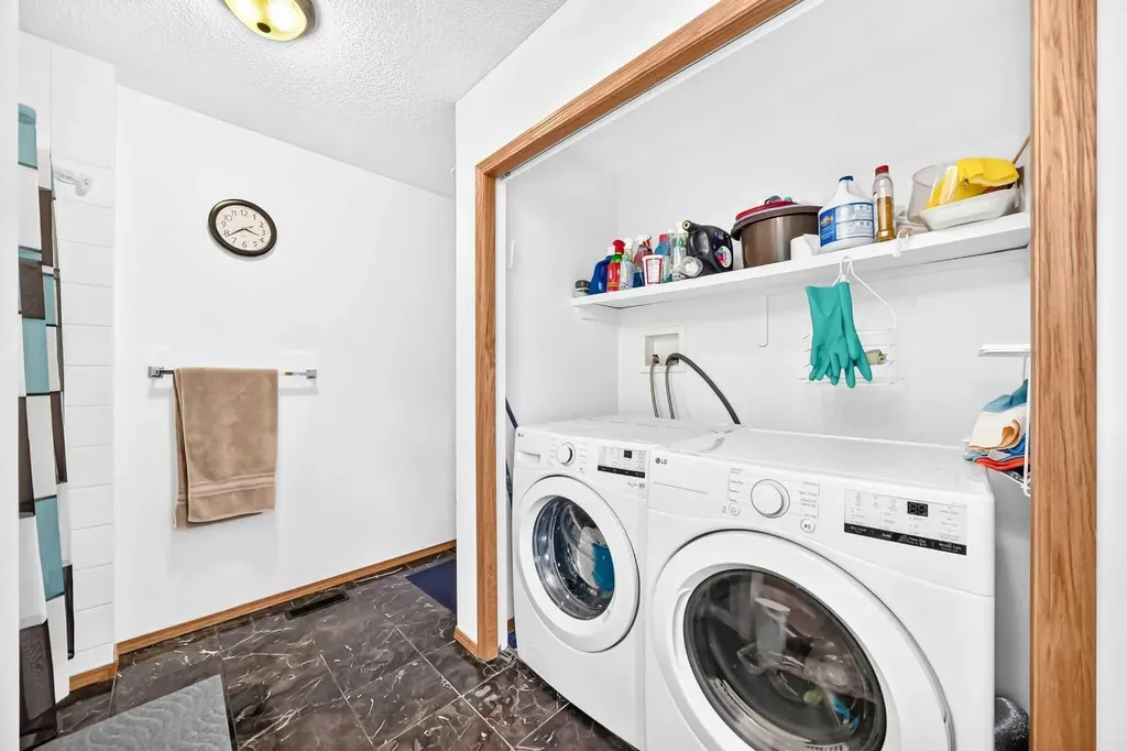 98 Country Hills Heights NW Calgary AB T3K4Y6