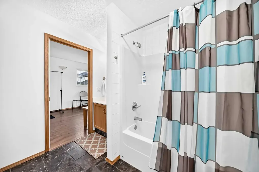 98 Country Hills Heights NW Calgary AB T3K4Y6