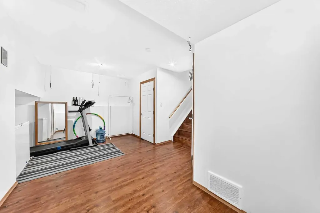 98 Country Hills Heights NW Calgary AB T3K4Y6