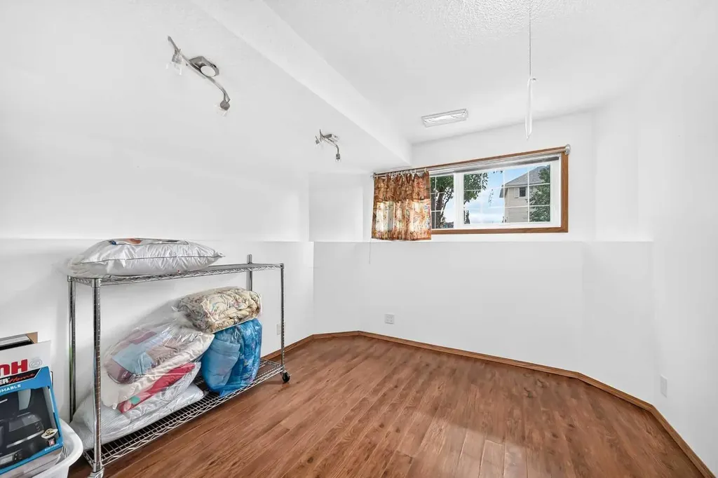 98 Country Hills Heights NW Calgary AB T3K4Y6