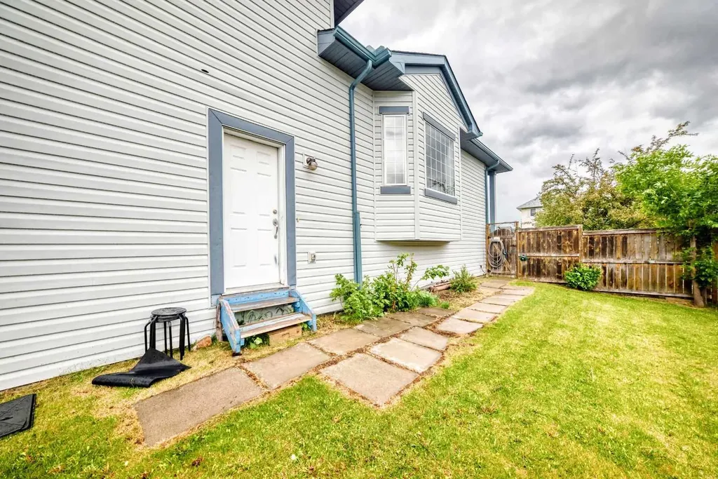 98 Country Hills Heights NW Calgary AB T3K4Y6
