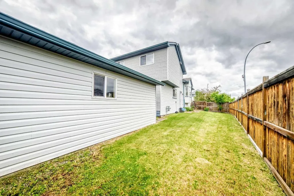 98 Country Hills Heights NW Calgary AB T3K4Y6