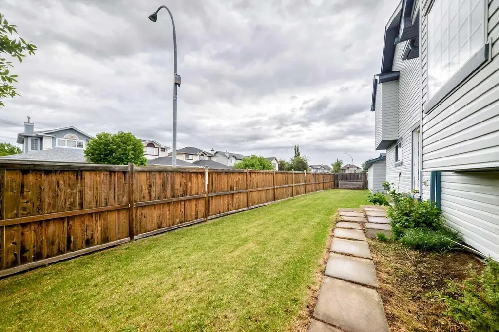 98 Country Hills Heights NW Calgary AB T3K4Y6