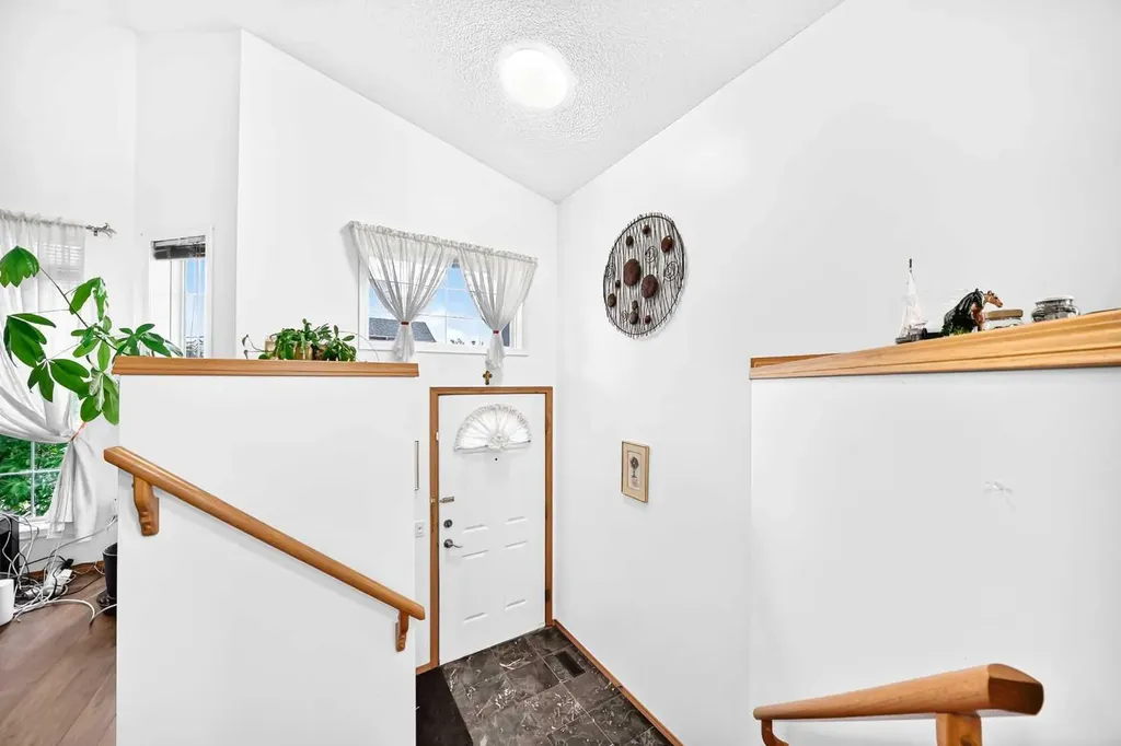 98 Country Hills Heights NW Calgary AB T3K4Y6