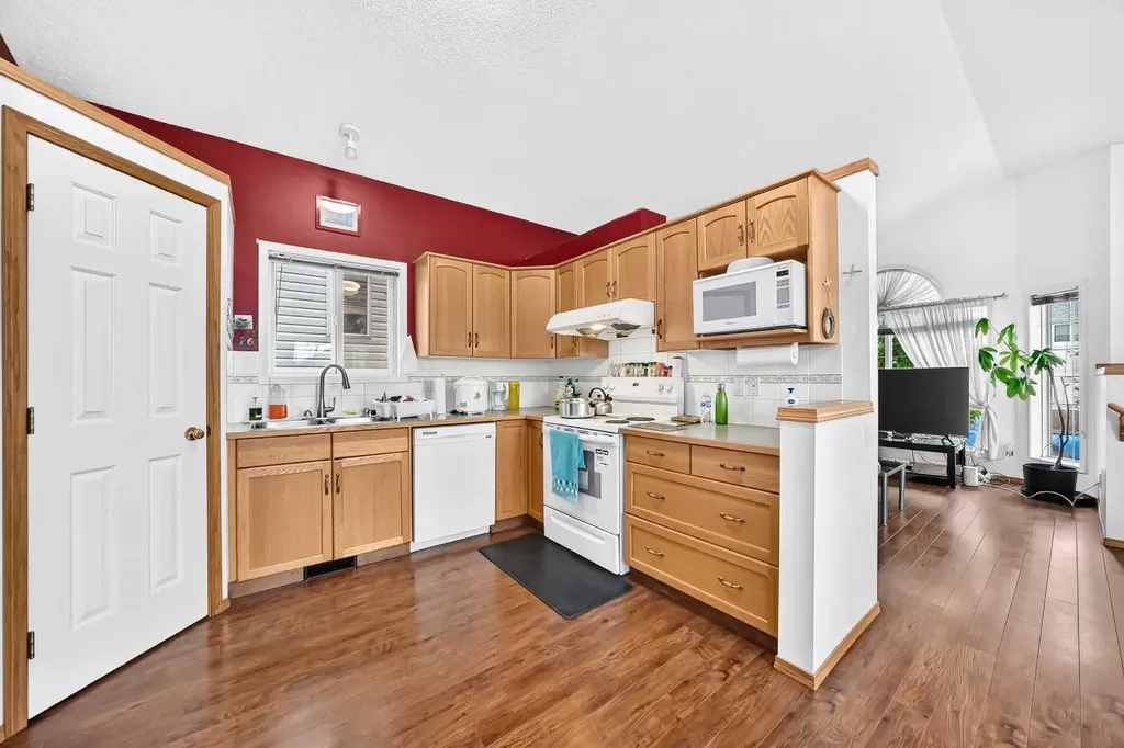 98 Country Hills Heights NW Calgary AB T3K4Y6