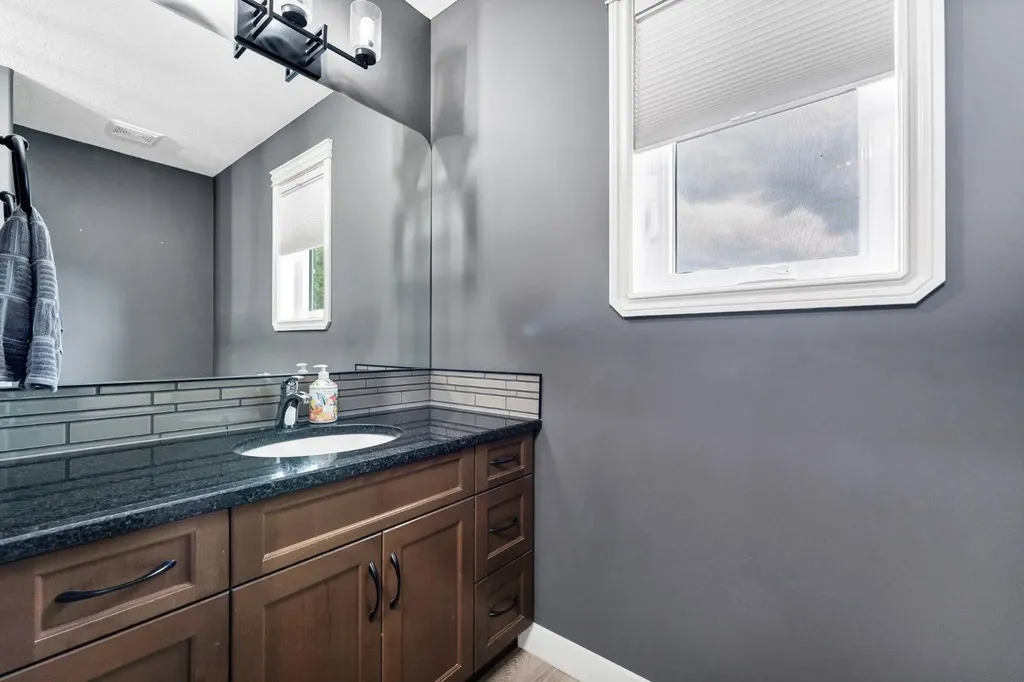 48 Somerside Way SE Medicine Hat AB T1B0M1
