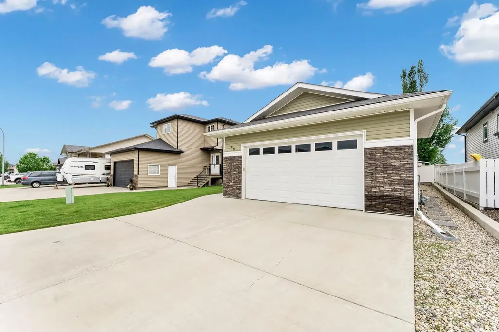 48 Somerside Way SE Medicine Hat AB T1B0M1