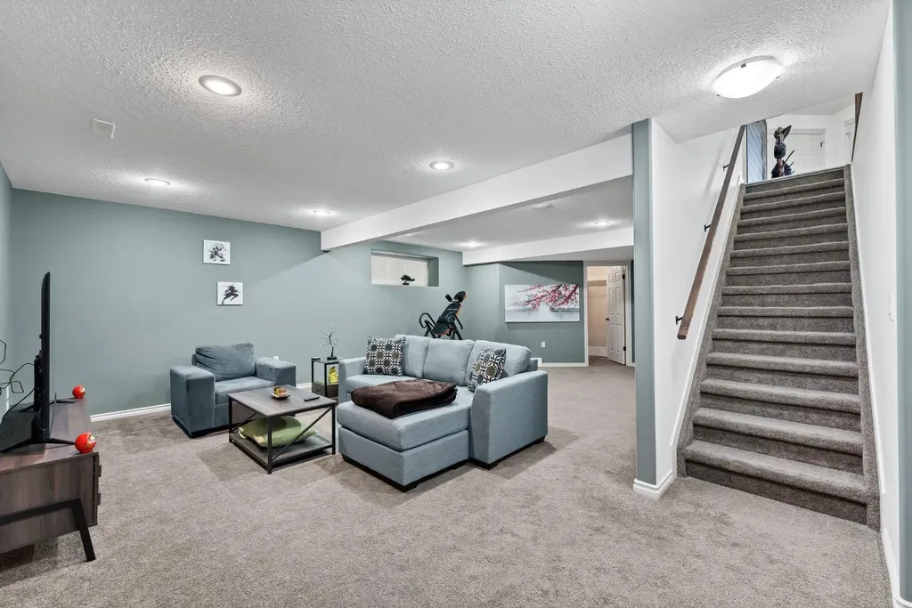 48 Somerside Way SE Medicine Hat AB T1B0M1