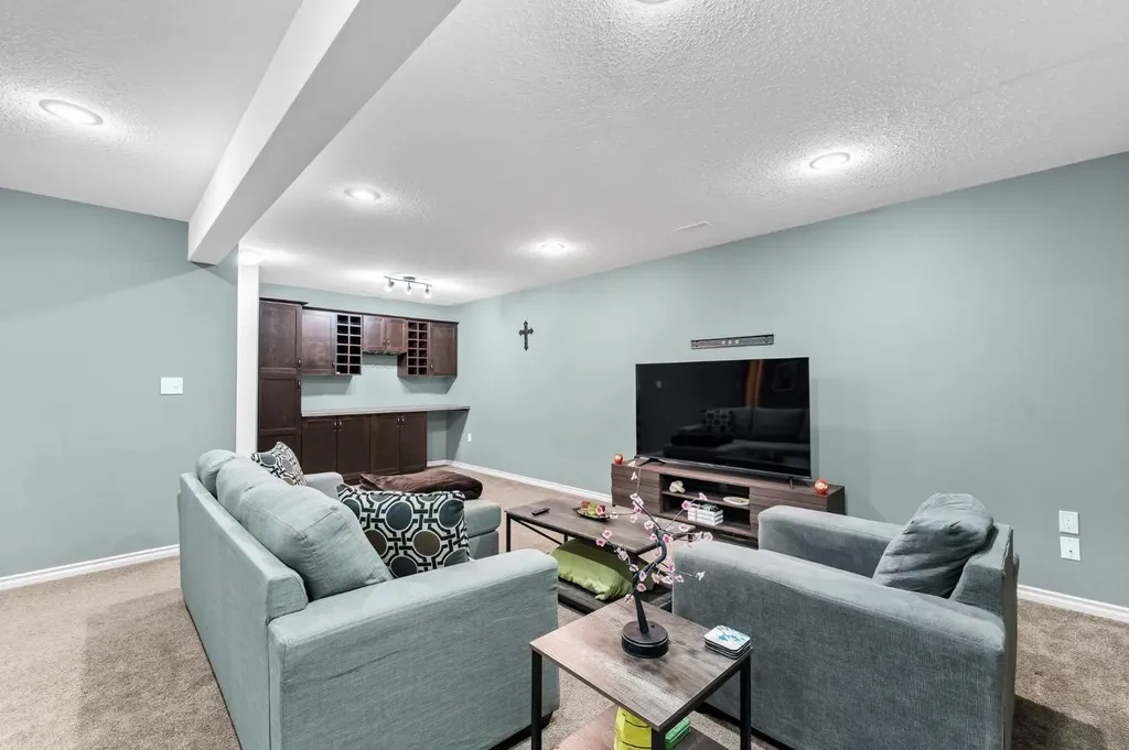 48 Somerside Way SE Medicine Hat AB T1B0M1