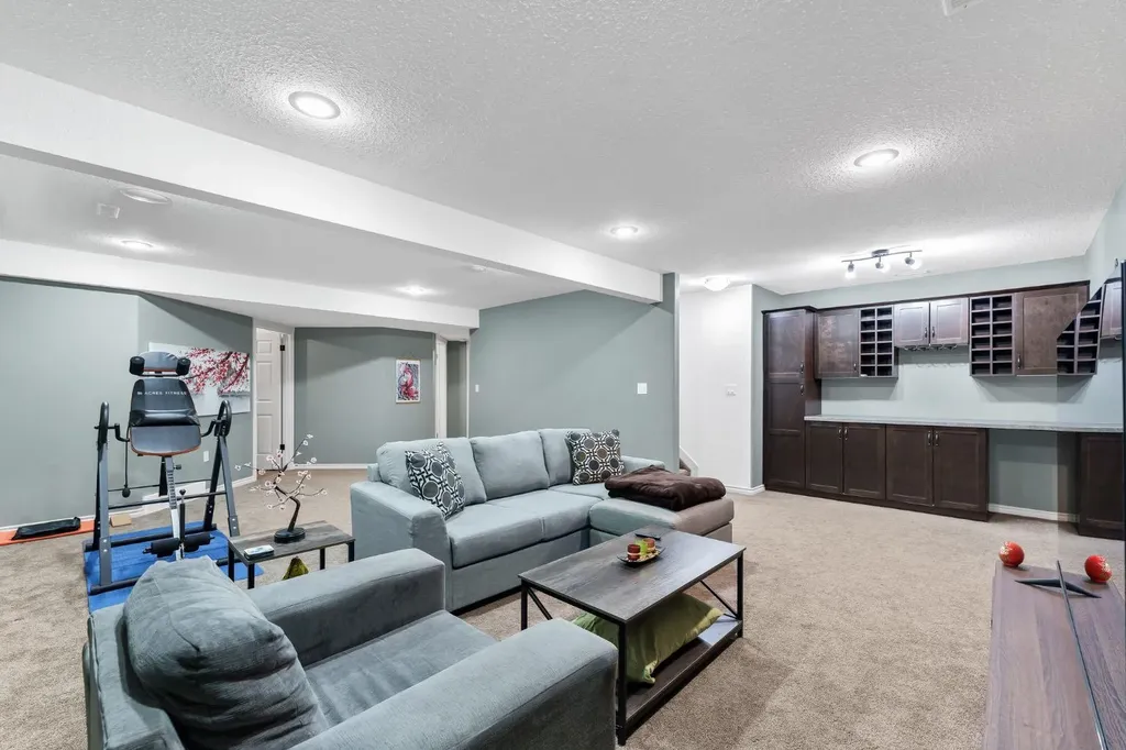 48 Somerside Way SE Medicine Hat AB T1B0M1