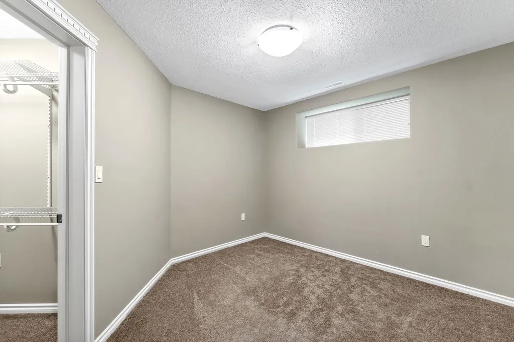 48 Somerside Way SE Medicine Hat AB T1B0M1