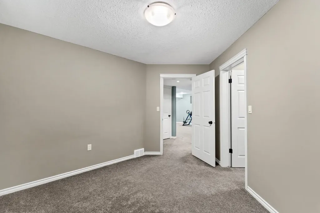 48 Somerside Way SE Medicine Hat AB T1B0M1