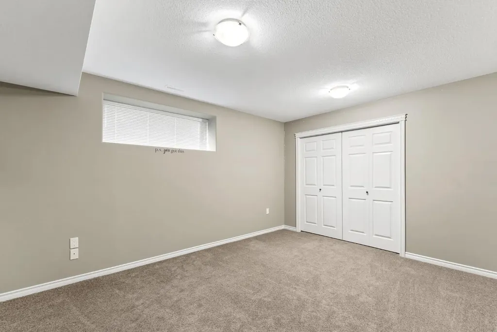 48 Somerside Way SE Medicine Hat AB T1B0M1