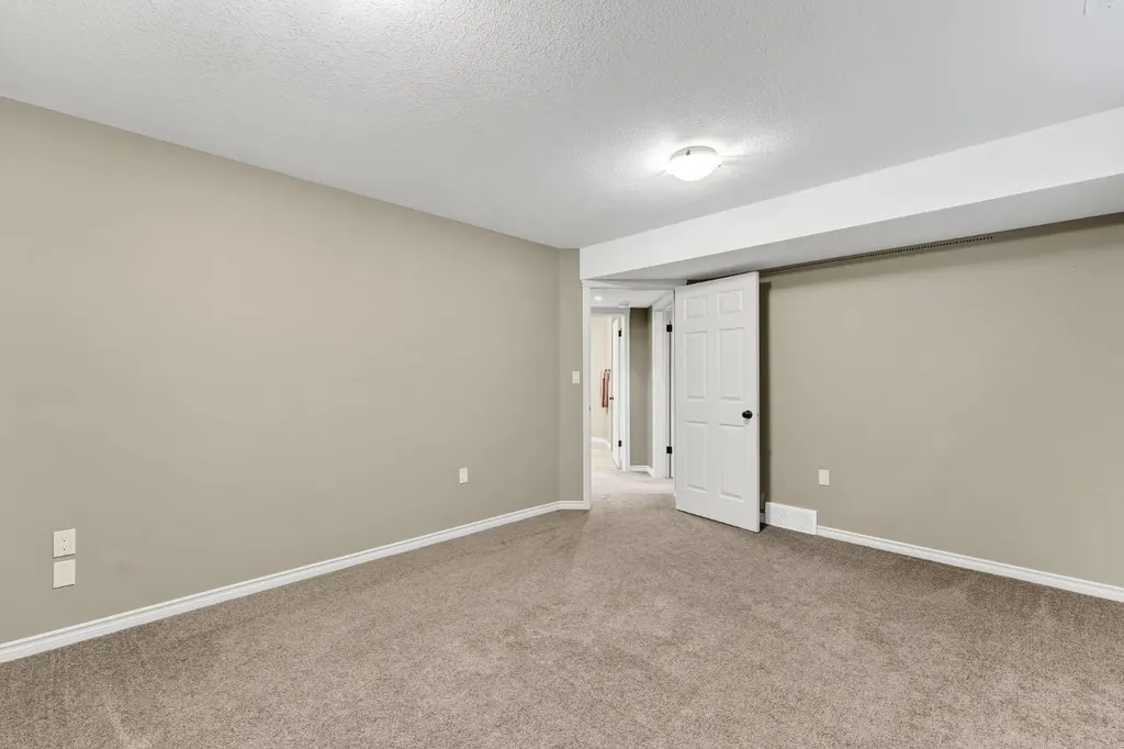 48 Somerside Way SE Medicine Hat AB T1B0M1