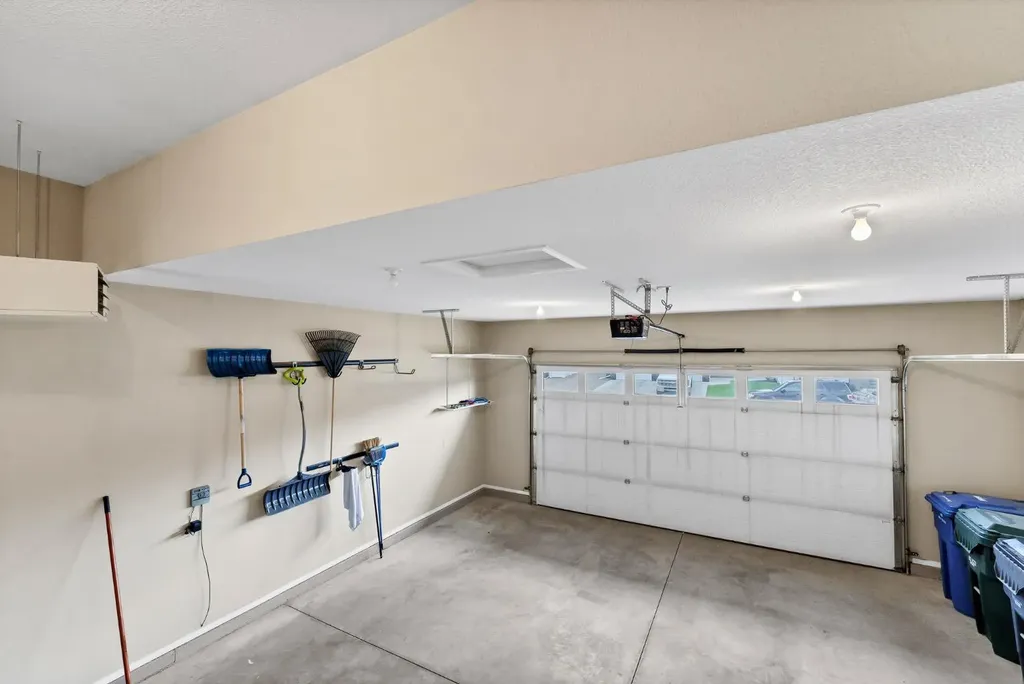 48 Somerside Way SE Medicine Hat AB T1B0M1