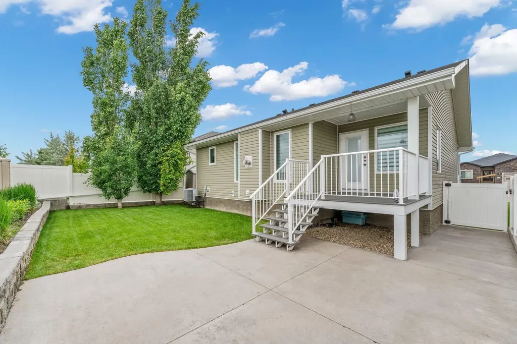 48 Somerside Way SE Medicine Hat AB T1B0M1