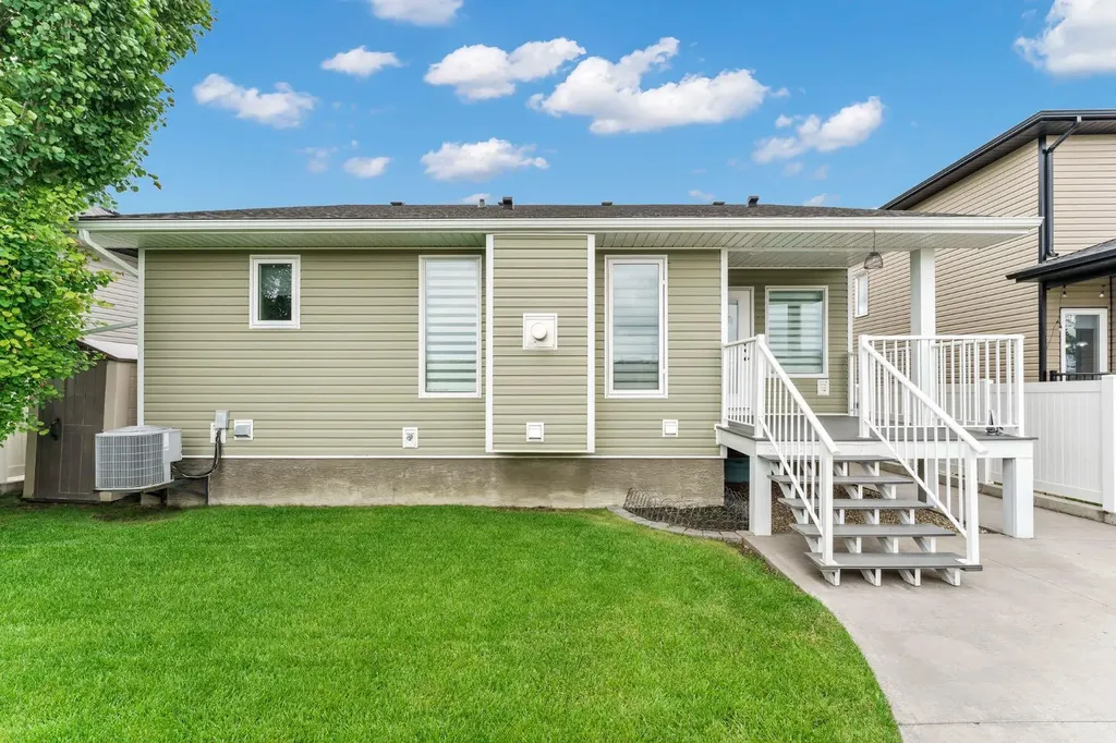 48 Somerside Way SE Medicine Hat AB T1B0M1