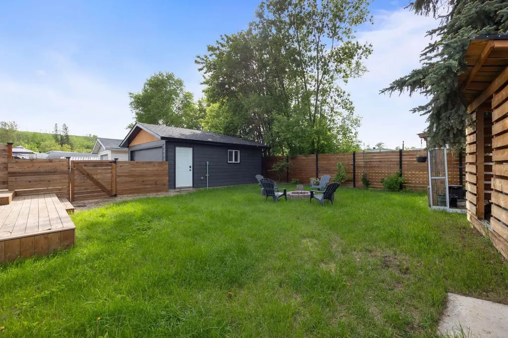 28 Alberta Drive Fort Mcmurray AB T9H1P5