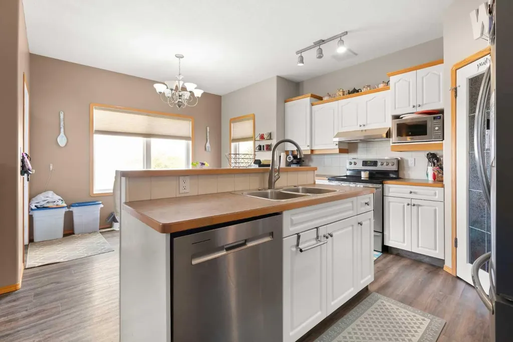 930 Kipling Crescent SW Redcliff AB T0J2P0