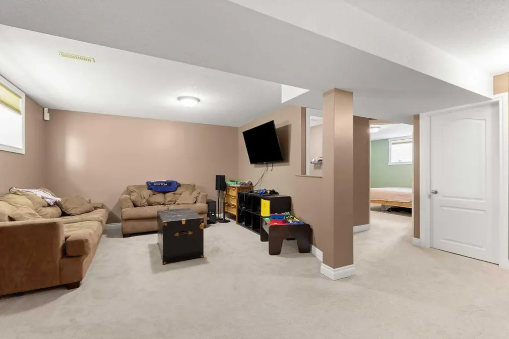 930 Kipling Crescent SW Redcliff AB T0J2P0