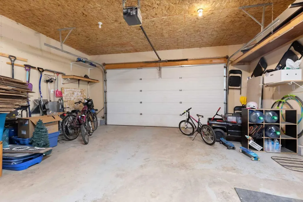930 Kipling Crescent SW Redcliff AB T0J2P0