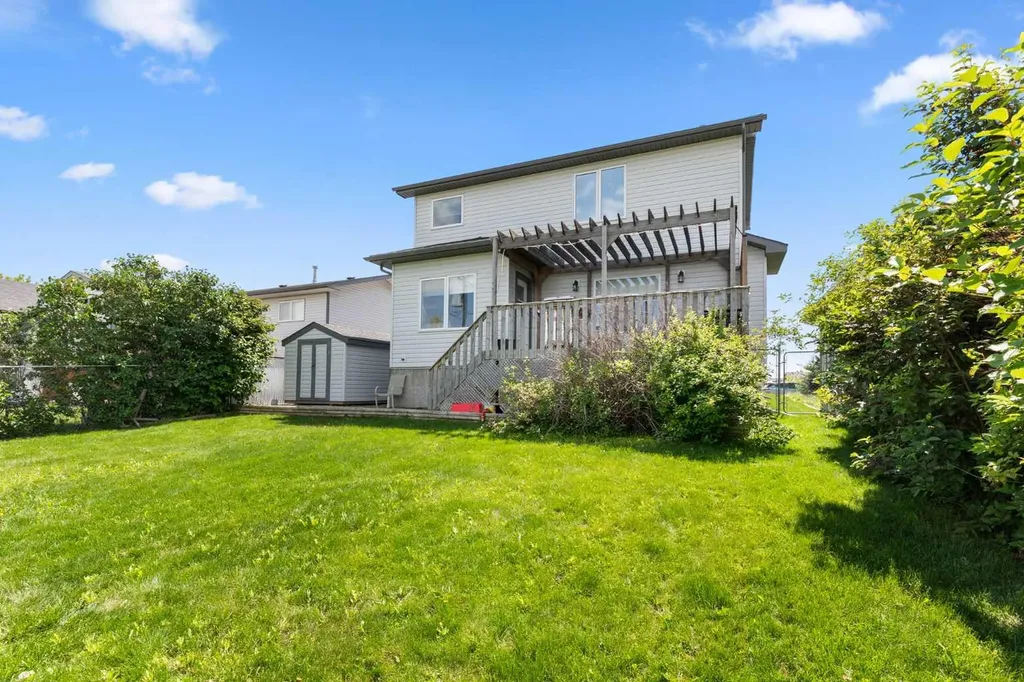 930 Kipling Crescent SW Redcliff AB T0J2P0