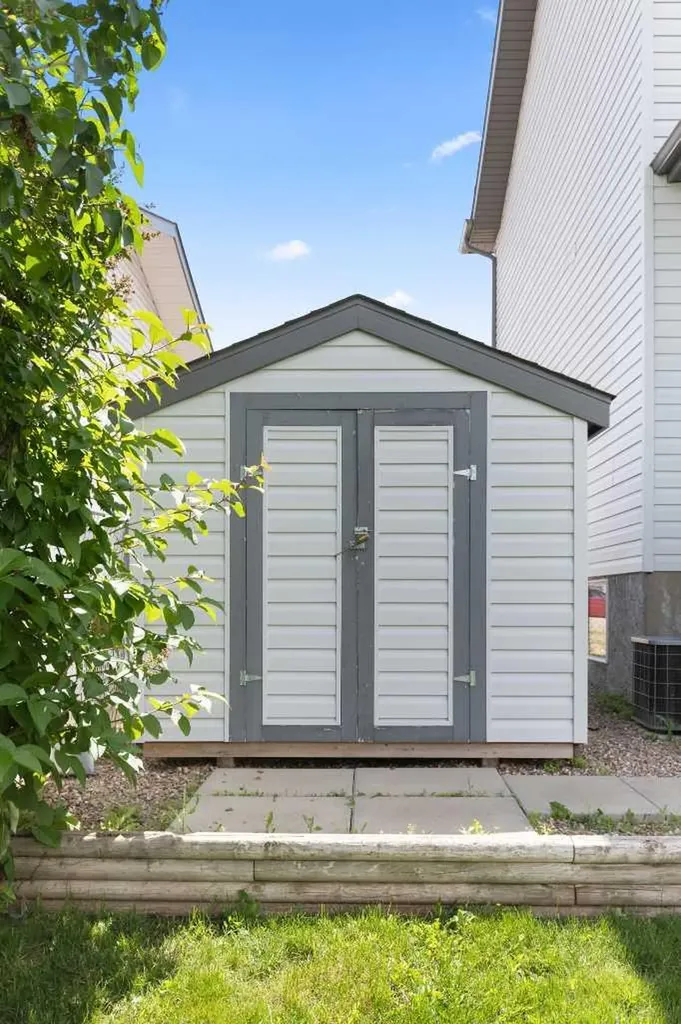 930 Kipling Crescent SW Redcliff AB T0J2P0