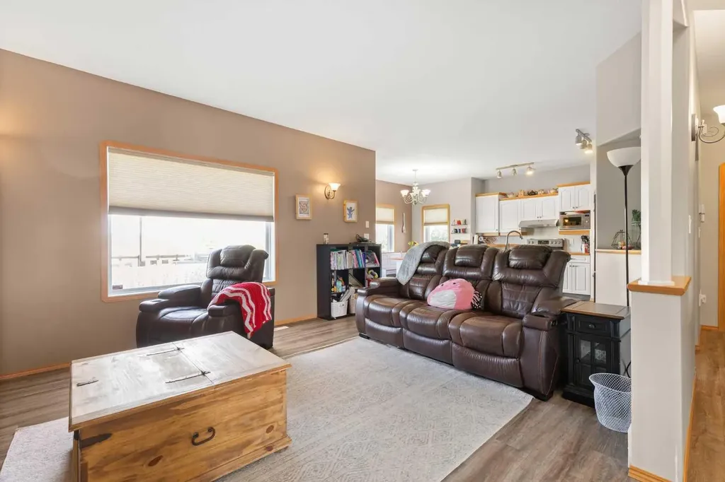930 Kipling Crescent SW Redcliff AB T0J2P0