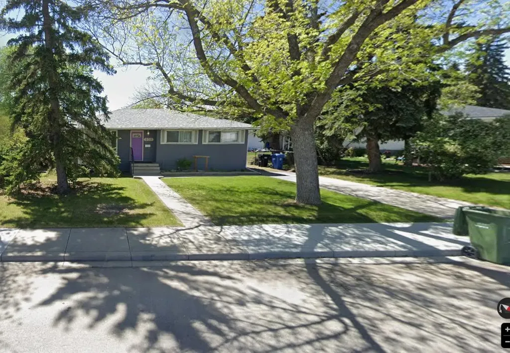 639 Thornhill Drive NW Calgary AB T2K2R9