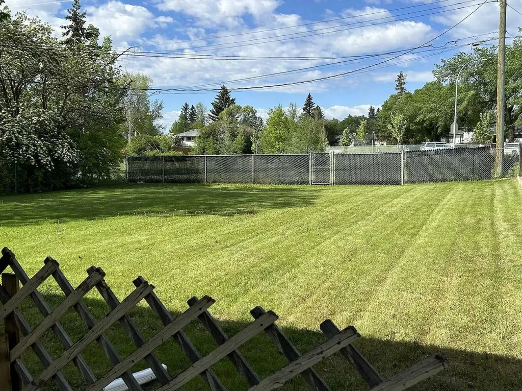 639 Thornhill Drive NW Calgary AB T2K2R9