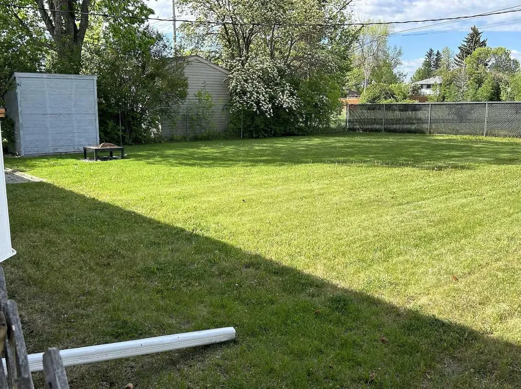 639 Thornhill Drive NW Calgary AB T2K2R9