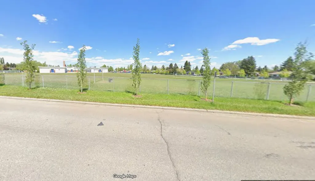 639 Thornhill Drive NW Calgary AB T2K2R9