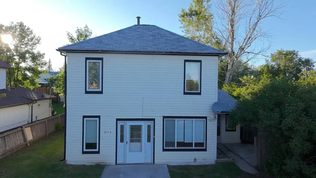 2114 22 Street Nanton AB T0L 1R0