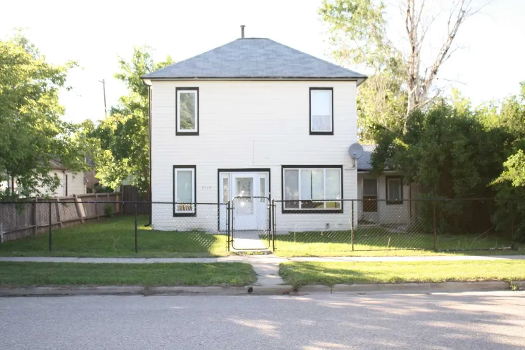 2114 22 Street Nanton AB T0L 1R0