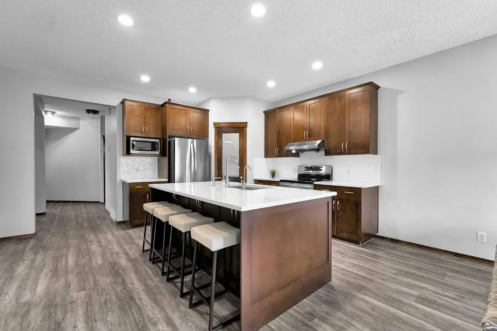 27 Pantego Close NW Calgary AB T3K 0K1