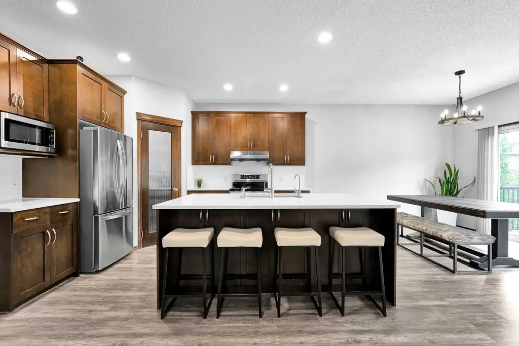 27 Pantego Close NW Calgary AB T3K 0K1
