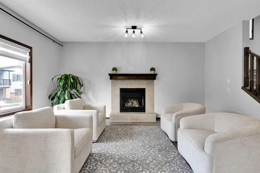 27 Pantego Close NW Calgary AB T3K 0K1