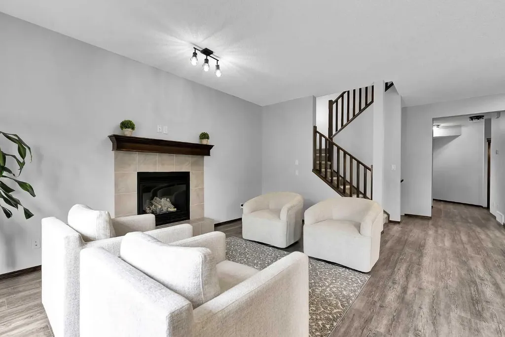 27 Pantego Close NW Calgary AB T3K 0K1
