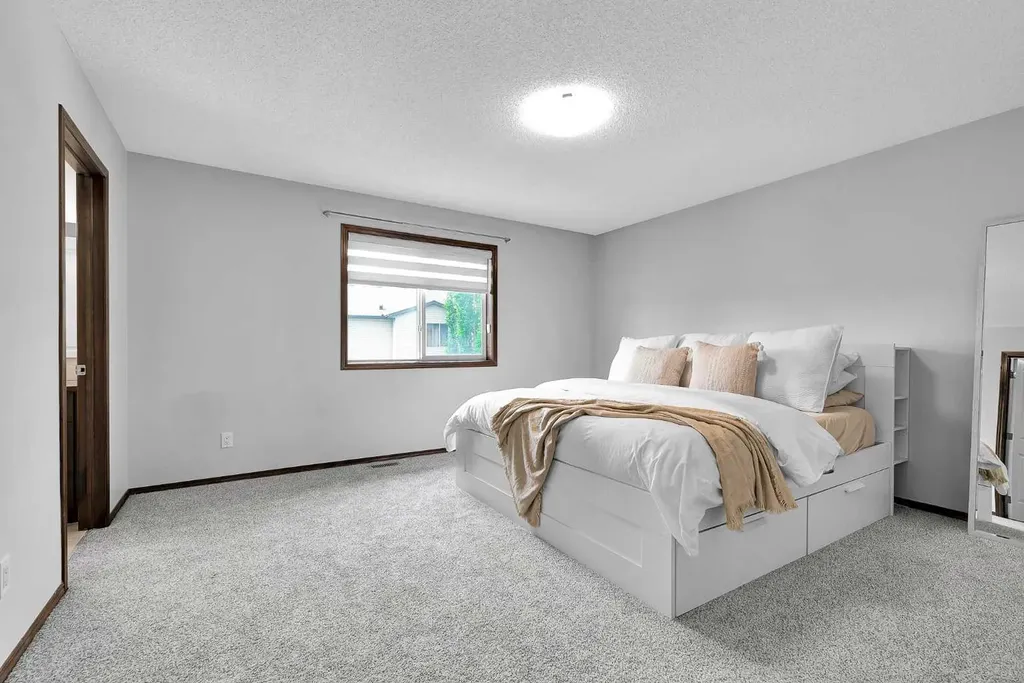 27 Pantego Close NW Calgary AB T3K 0K1
