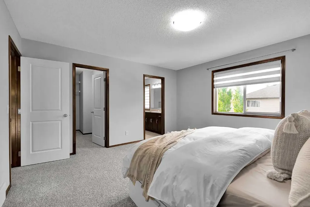 27 Pantego Close NW Calgary AB T3K 0K1