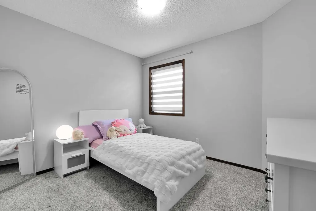 27 Pantego Close NW Calgary AB T3K 0K1