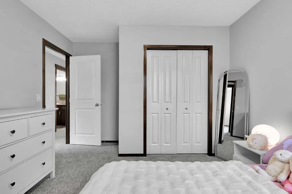 27 Pantego Close NW Calgary AB T3K 0K1