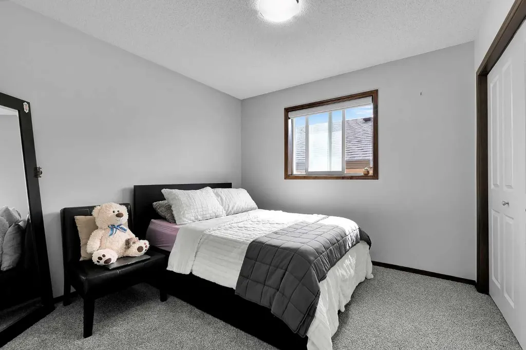 27 Pantego Close NW Calgary AB T3K 0K1