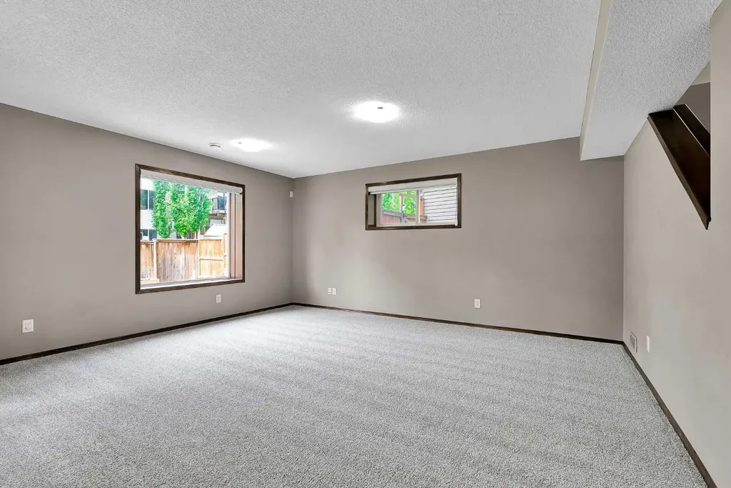 27 Pantego Close NW Calgary AB T3K 0K1