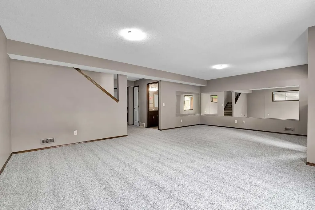 27 Pantego Close NW Calgary AB T3K 0K1