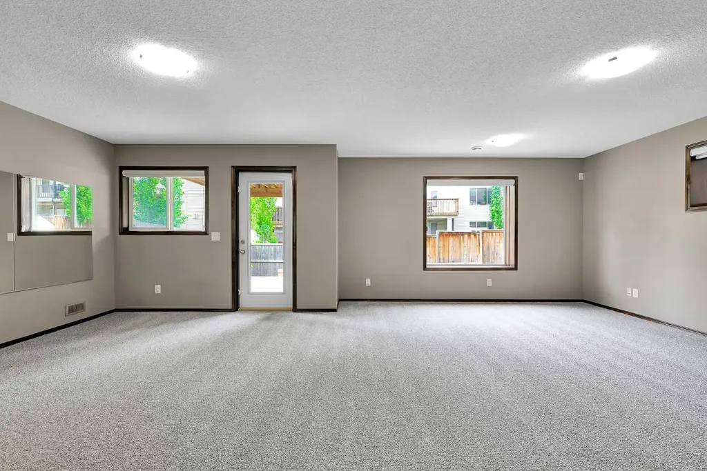 27 Pantego Close NW Calgary AB T3K 0K1