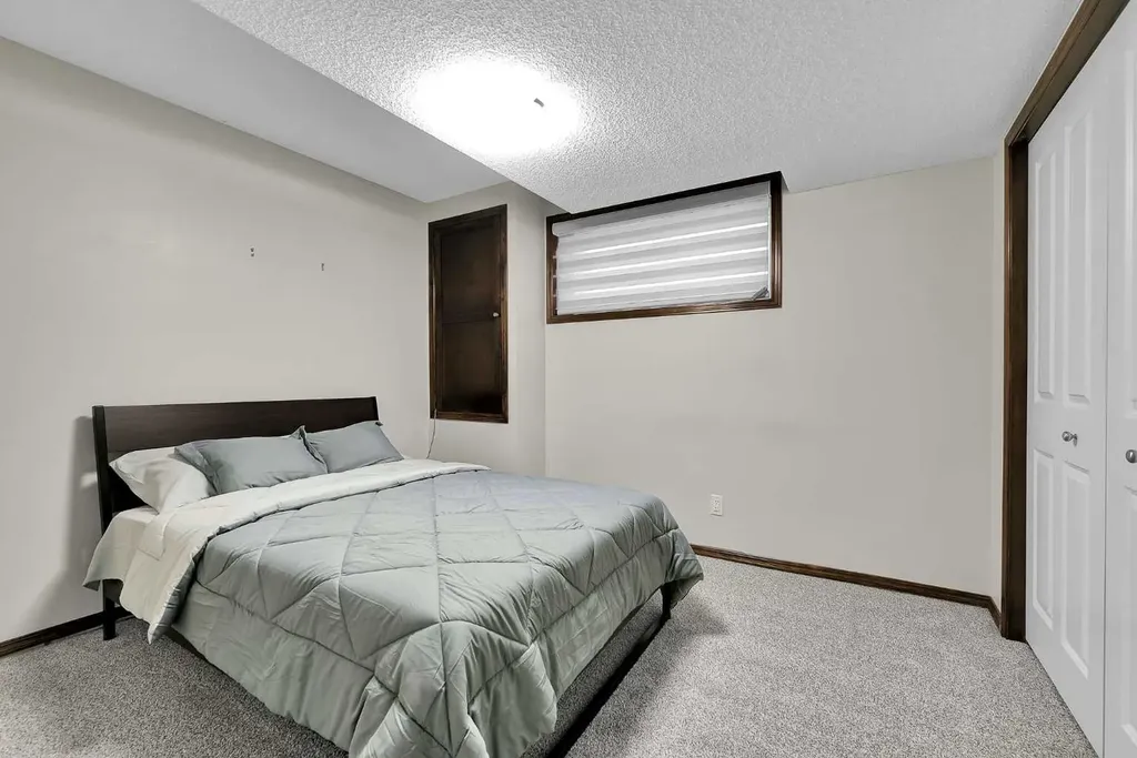 27 Pantego Close NW Calgary AB T3K 0K1