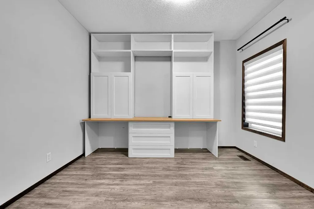 27 Pantego Close NW Calgary AB T3K 0K1