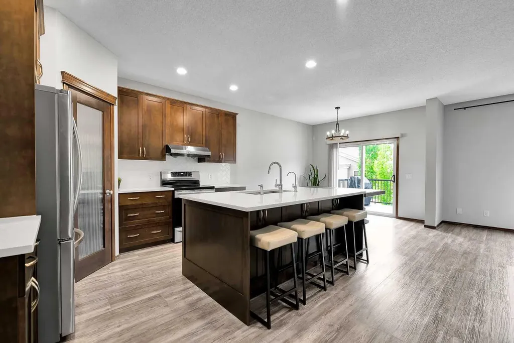 27 Pantego Close NW Calgary AB T3K 0K1